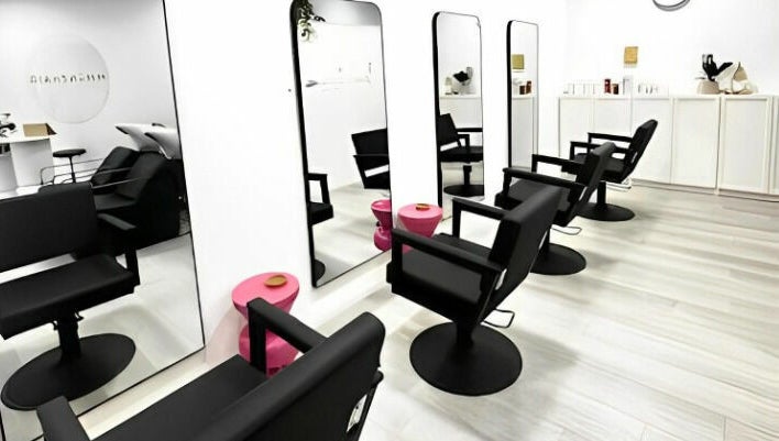 Immagine 1, Tippett Hair & Co