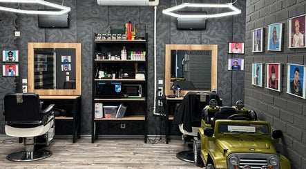 Interior of Realmedvedev Barbershop Fama in Narva, Ida-viru Maakond, EE showcasing stylish workstations.