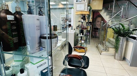 Moon Henna and Beauty Salon - Sharjah