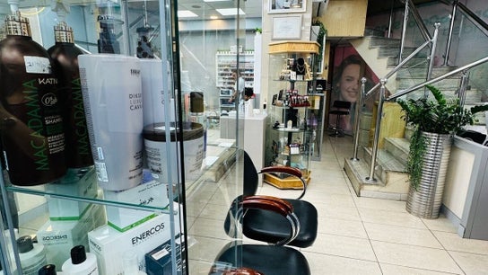 Moon Henna and Beauty Salon - Sharjah