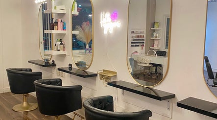 Luxurious salon chairs and mirrors at Dumbarton beauty venue in Dumbarton, Scotland, GB.