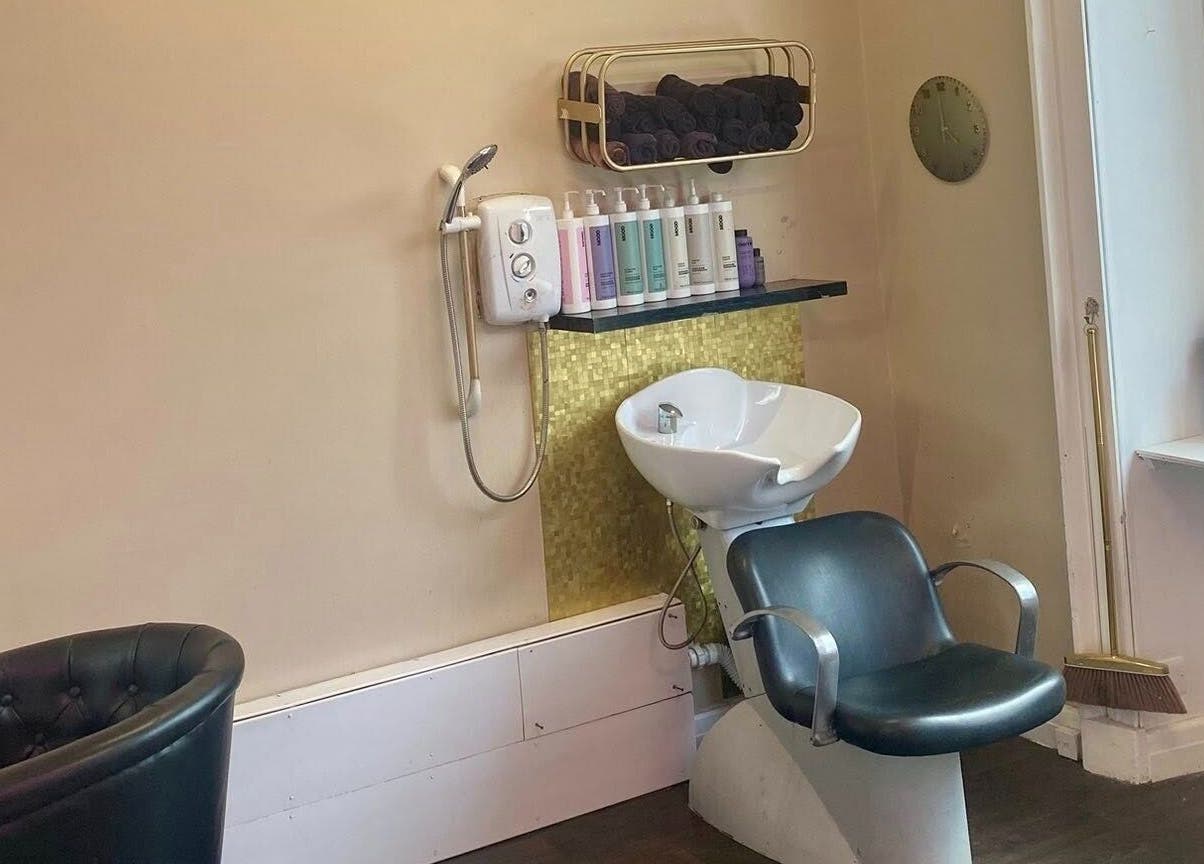 Stylish wash station at Blossom Hair & Beauty, Dumbarton, Scotland, GB.