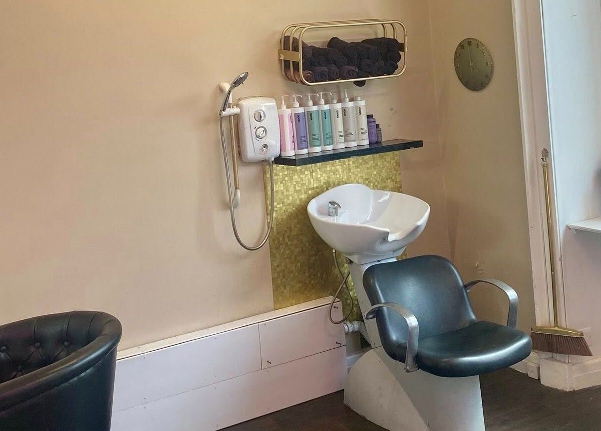 Stylish wash station at Blossom Hair & Beauty, Dumbarton, Scotland, GB.