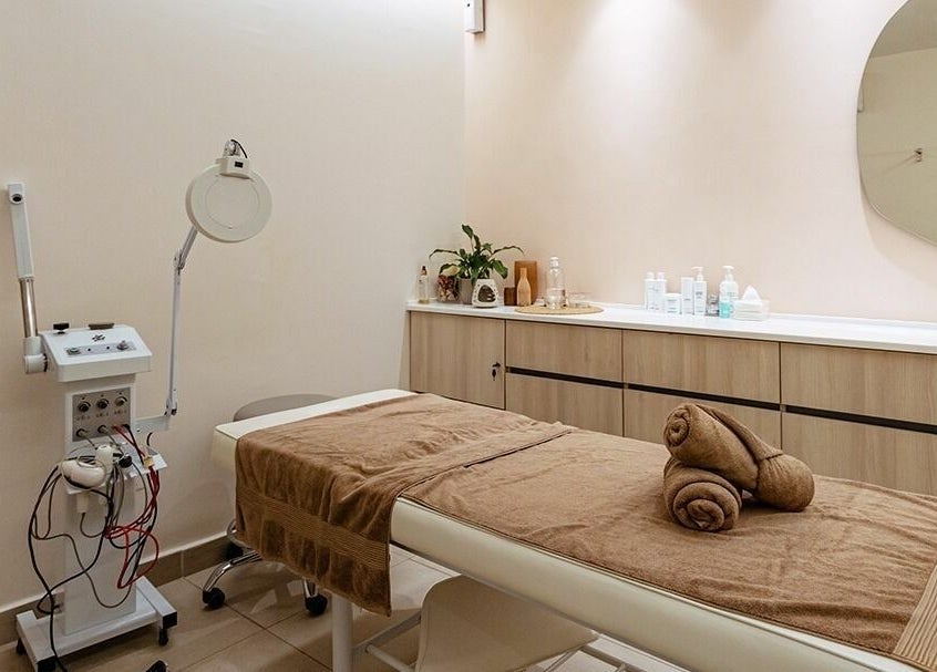 Spa treatment room at Calamantina Rabia, Amman, featuring a massage table and equipment for relaxation.