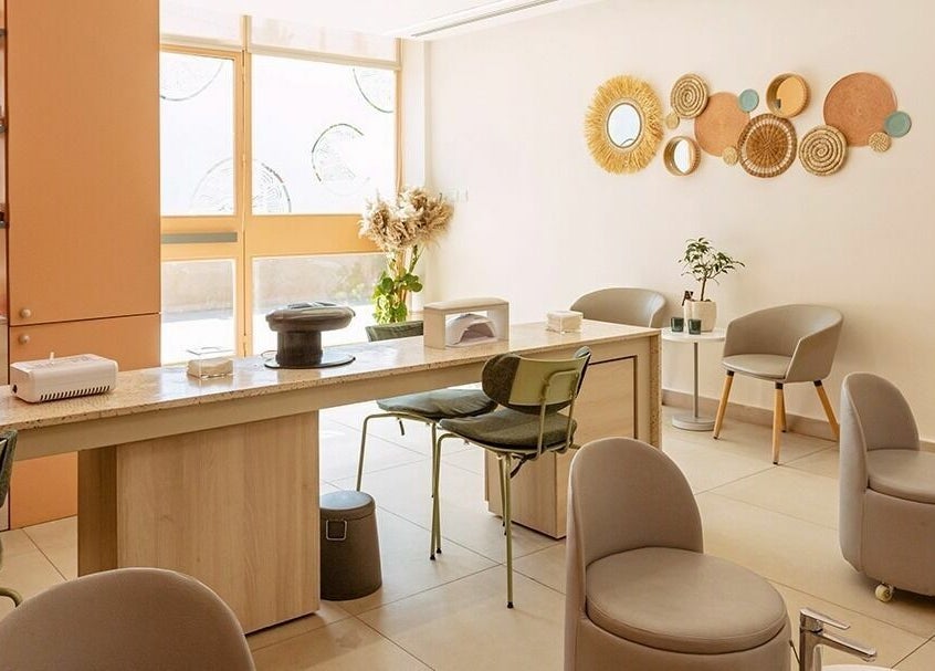 Bright and elegant interior of Calamantina Rabia, Amman, Amman Governorate, JO featuring chic seating and decor.