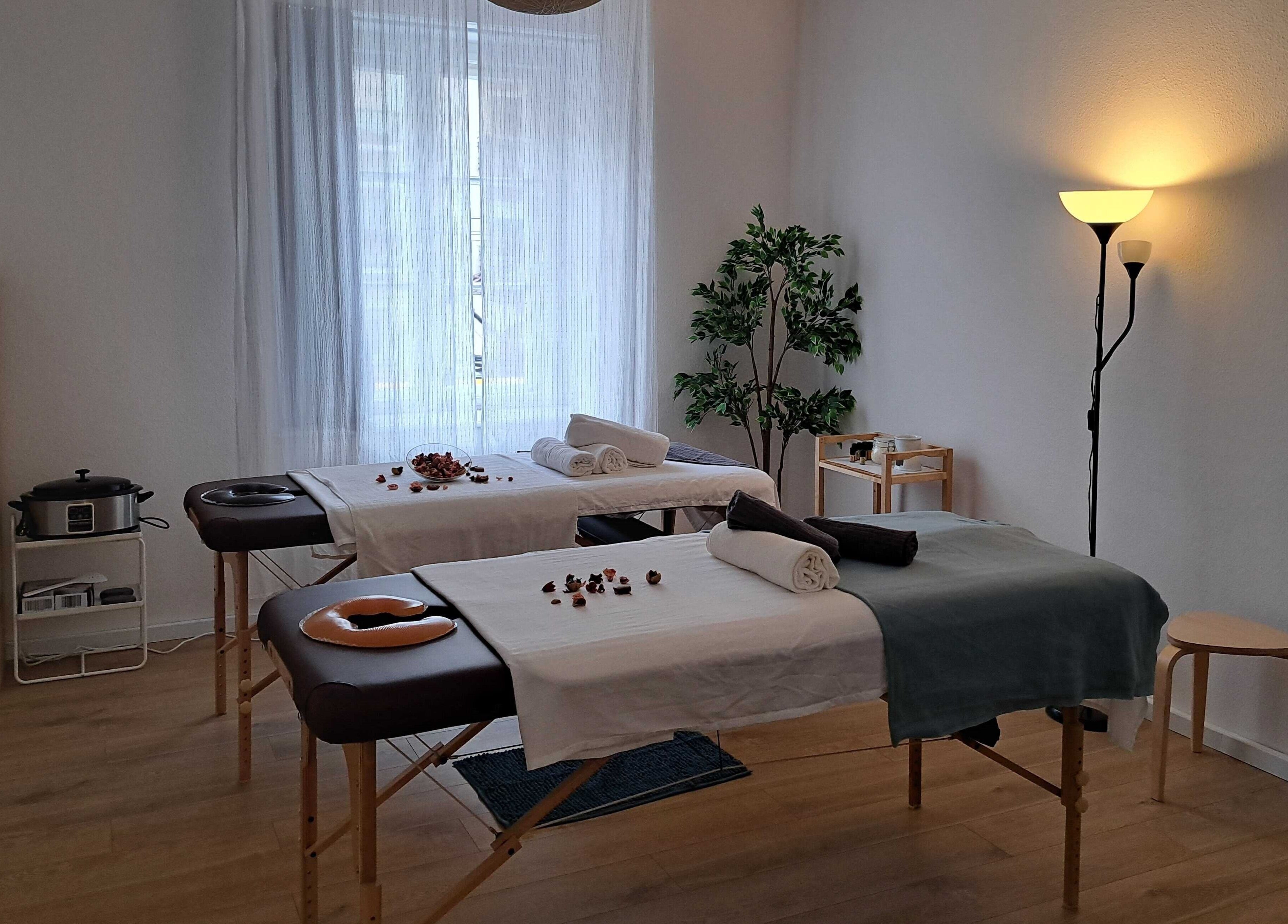 Hátmasszázs.hu - Óbuda: Budapest, Magyar, HU szépen berendezett masszázsszoba hangulatvilágítással.