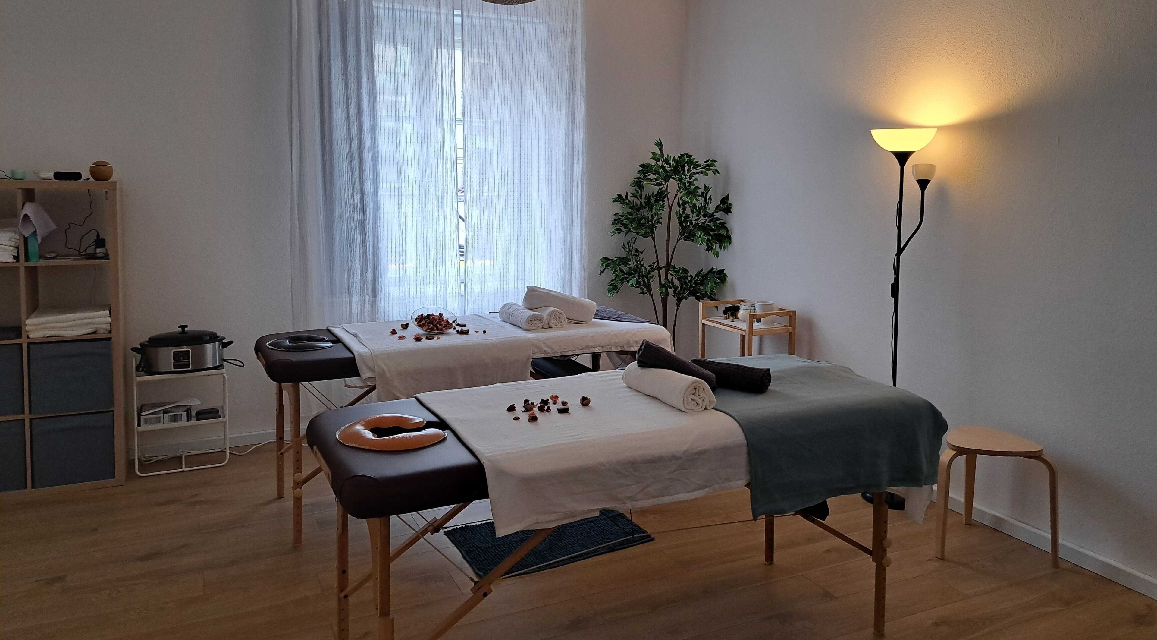 Hátmasszázs.hu - Óbuda: Budapest, Magyar, HU szépen berendezett masszázsszoba hangulatvilágítással.