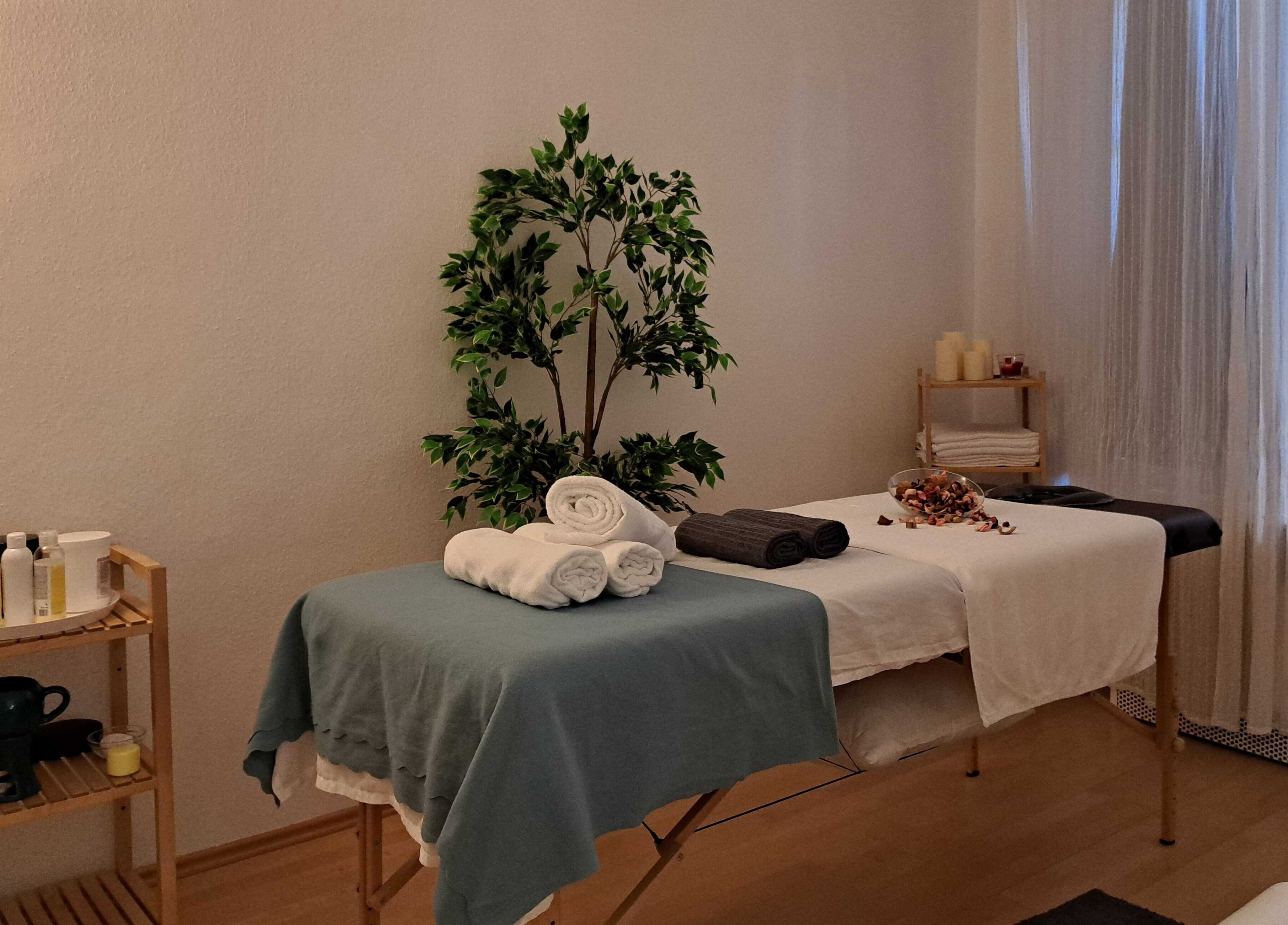 Masszázs szoba Hátmasszázs.hu - Óbuda helyszínen, Budapest, Magyar, HU. Kényelmes ágyak és gyertyafény.