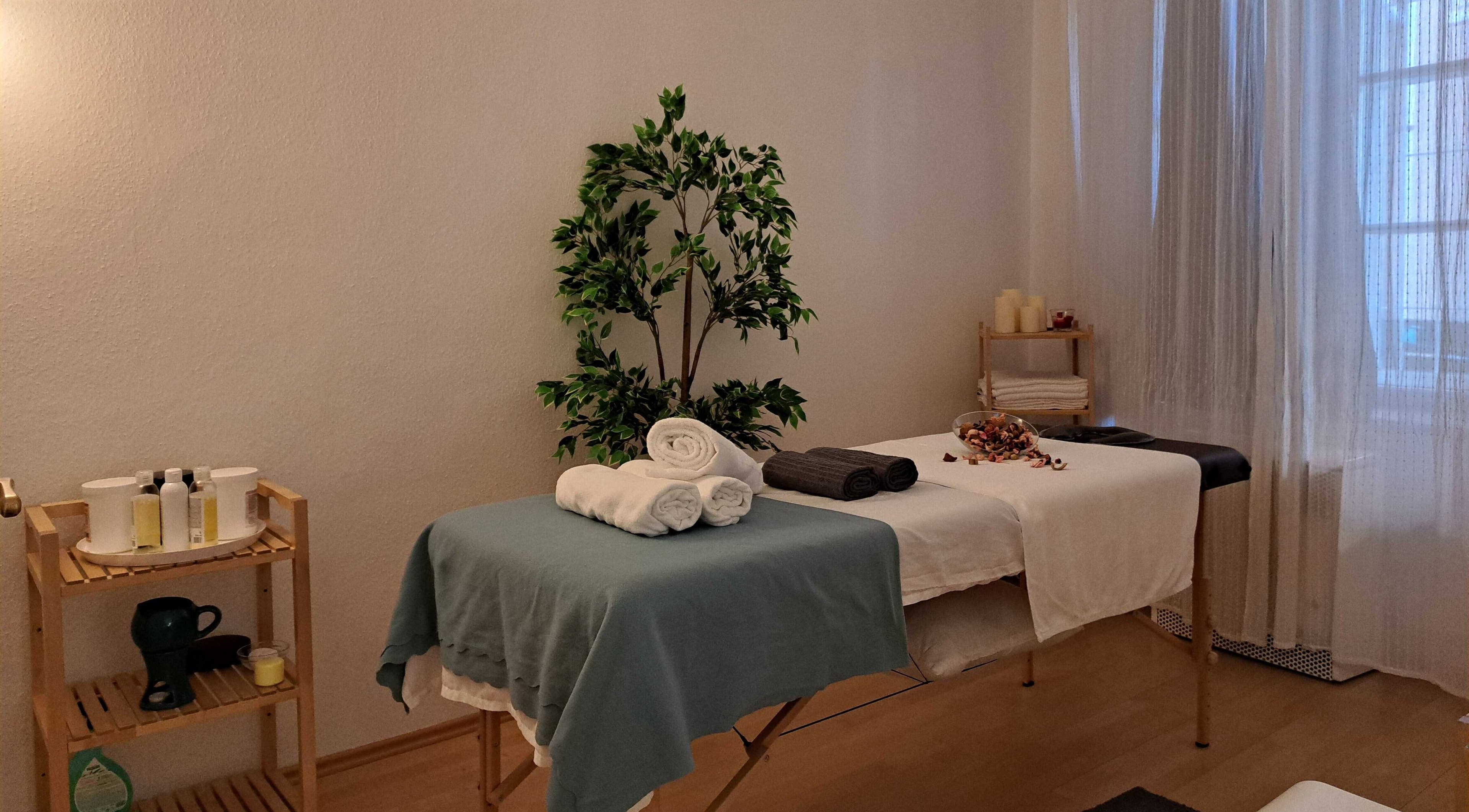 Masszázs szoba Hátmasszázs.hu - Óbuda helyszínen, Budapest, Magyar, HU. Kényelmes ágyak és gyertyafény.