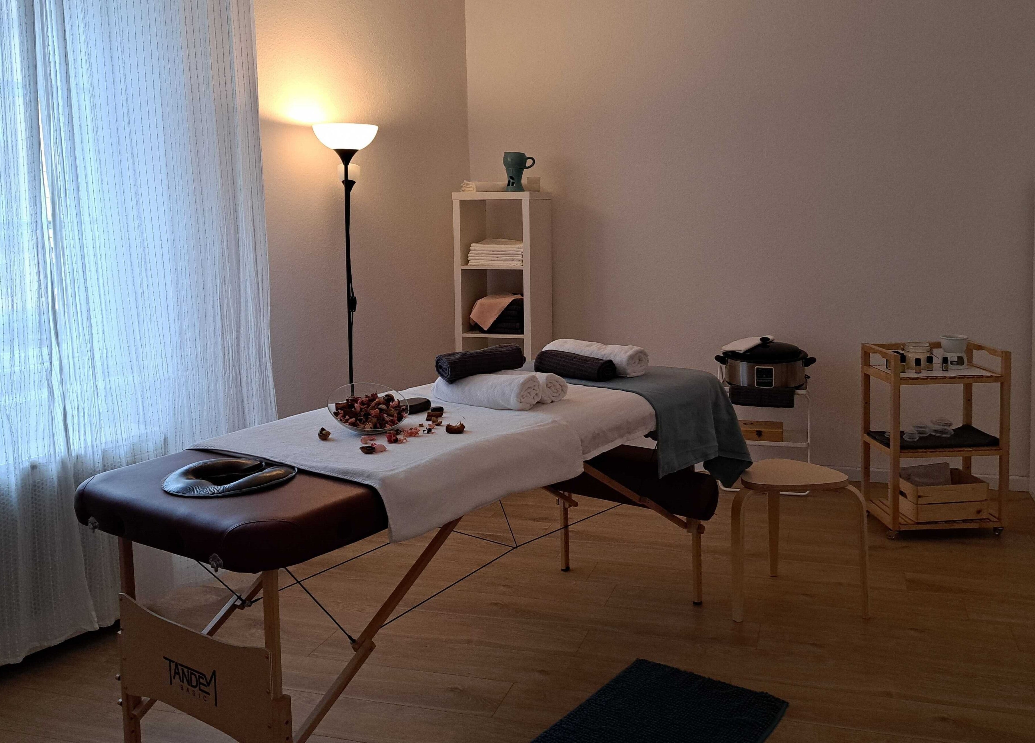 Masszázsszoba Hátmasszázs.hu - Óbudán, Budapest, Magyar, HU, kényelmes kezelőággyal.