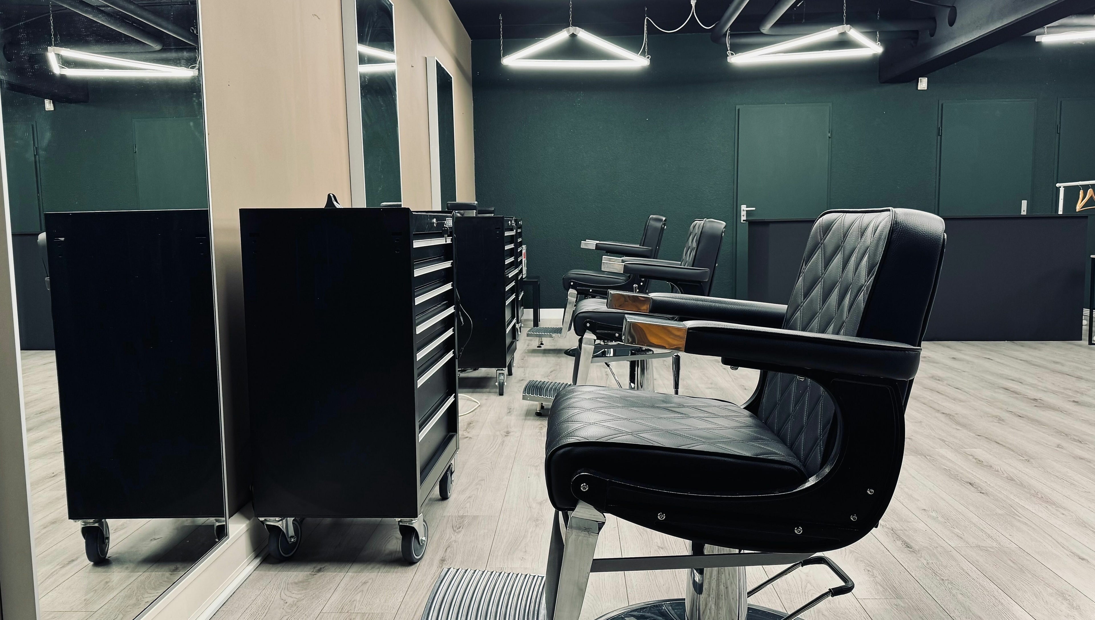 Modern barber chairs at Daily Grind Barbershop in Rotterdam, Zuid-Holland, NL showcasing sleek interior design.