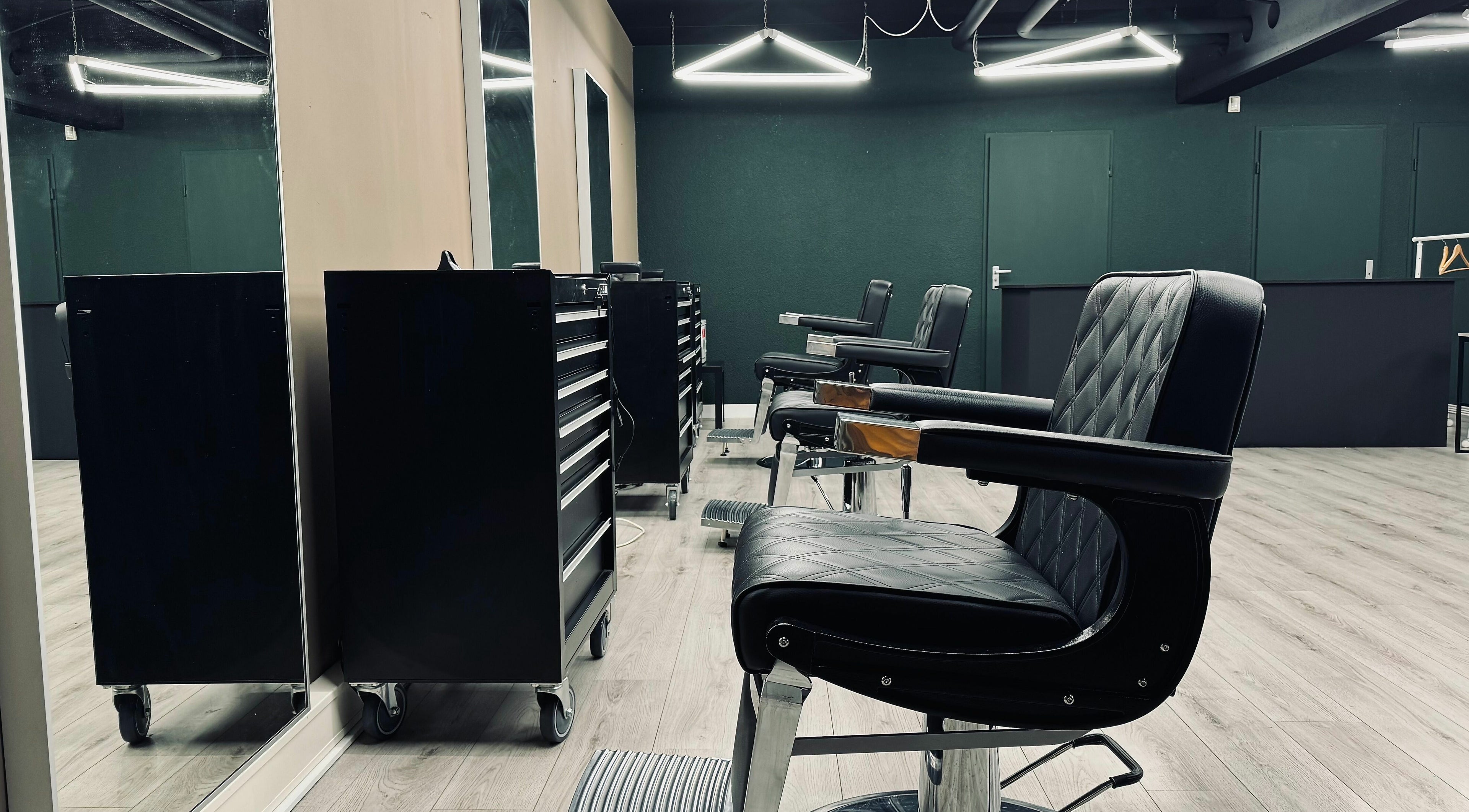 Modern barber chairs at Daily Grind Barbershop in Rotterdam, Zuid-Holland, NL showcasing sleek interior design.