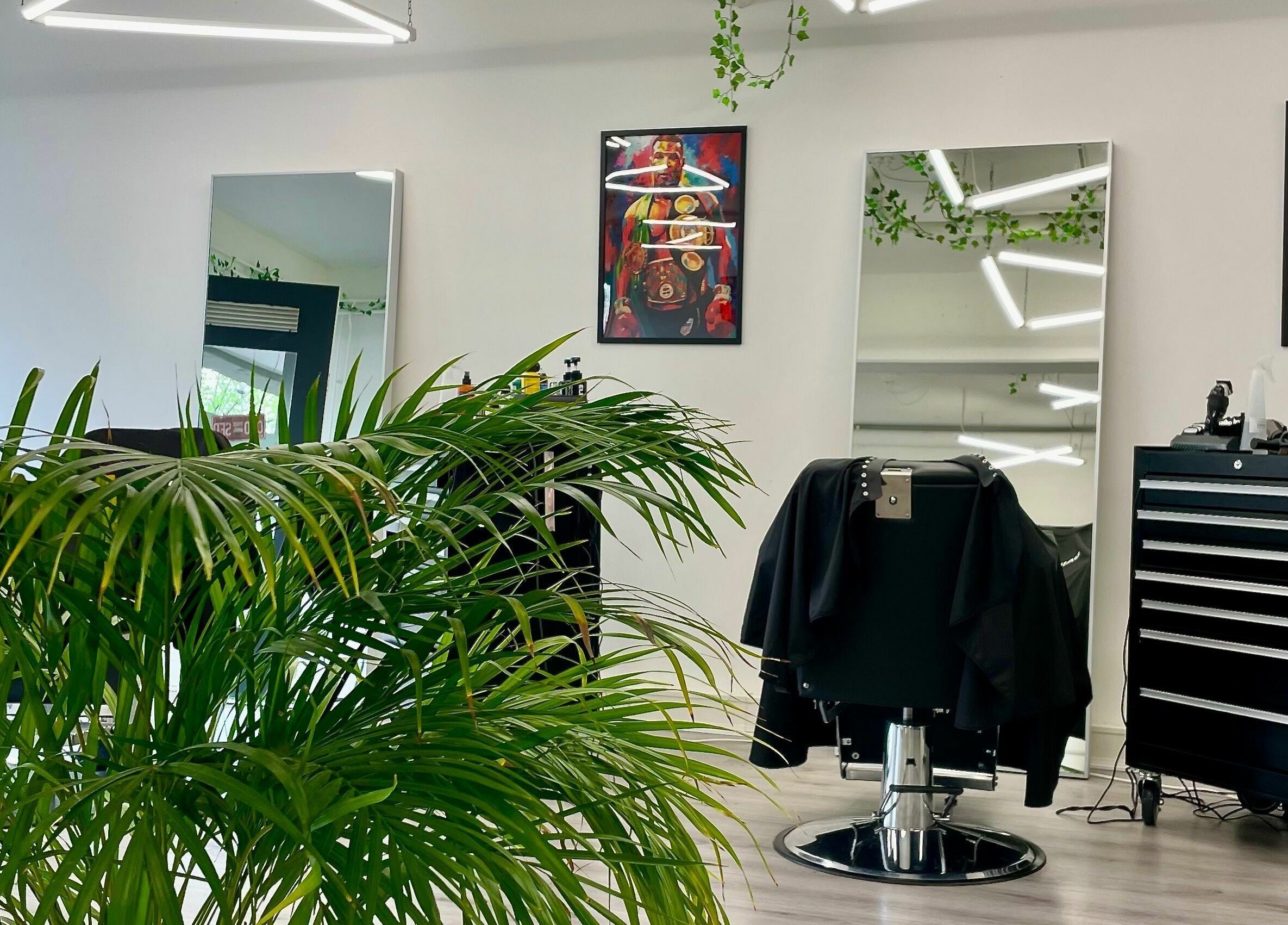 Sophisticated interior of Daily Grind Barbershop, Rotterdam, Zuid-Holland, NL with greenery and stylish mirrors.