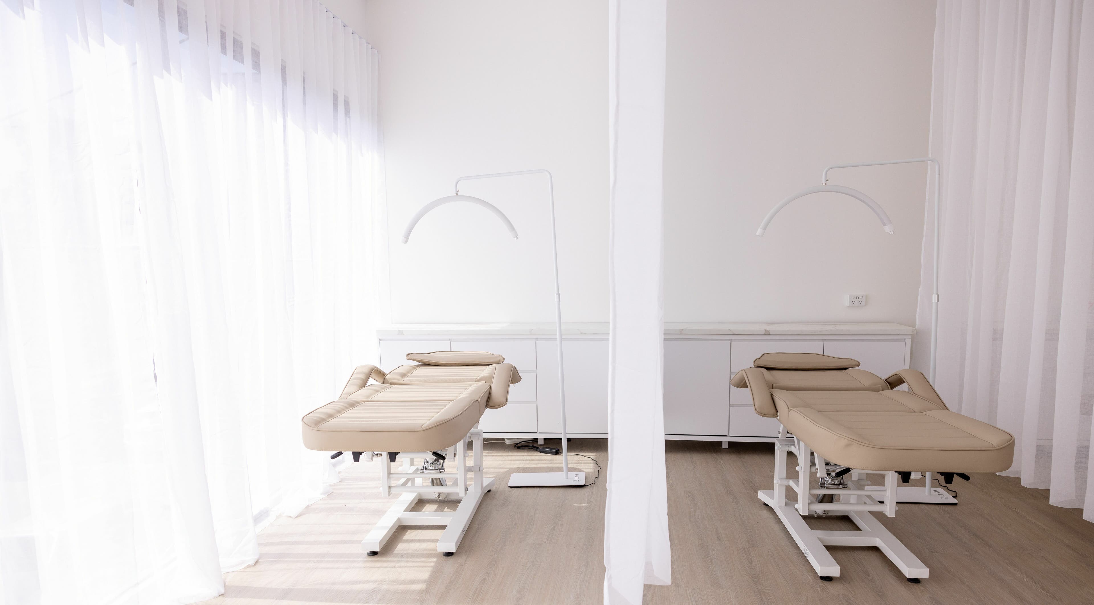 Tranquil treatment room at Pink Crystal Beauty in Melbourne, Victoria, AU with two beige spa beds.