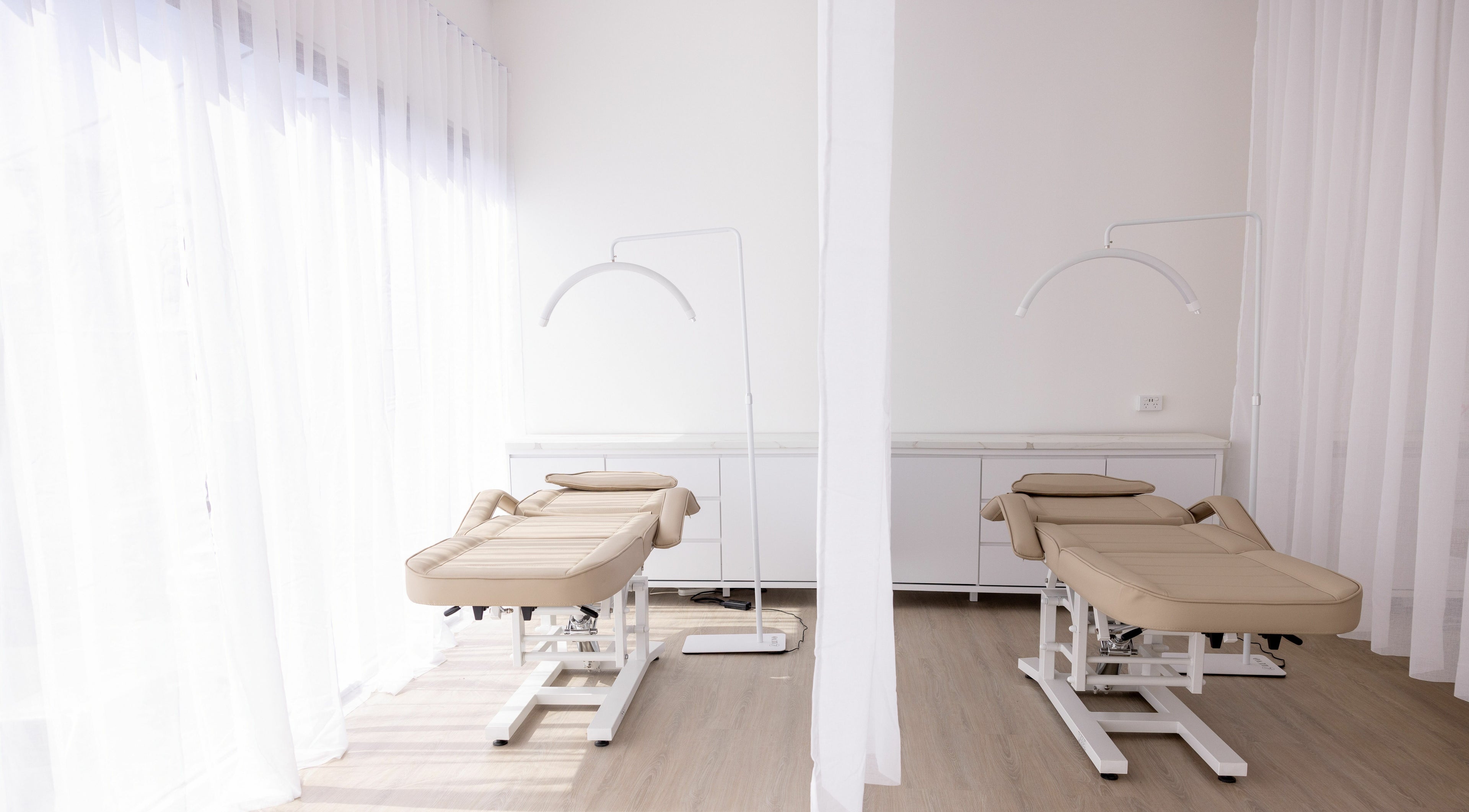 Tranquil treatment room at Pink Crystal Beauty in Melbourne, Victoria, AU with two beige spa beds.