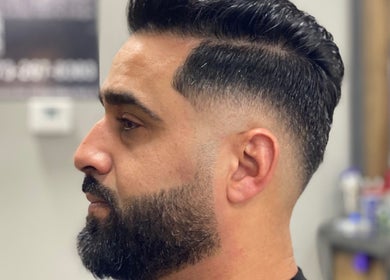 Sleek fade haircut at Johnnyblades in Chicago, Illinois, US, showcasing expert barbering skills.