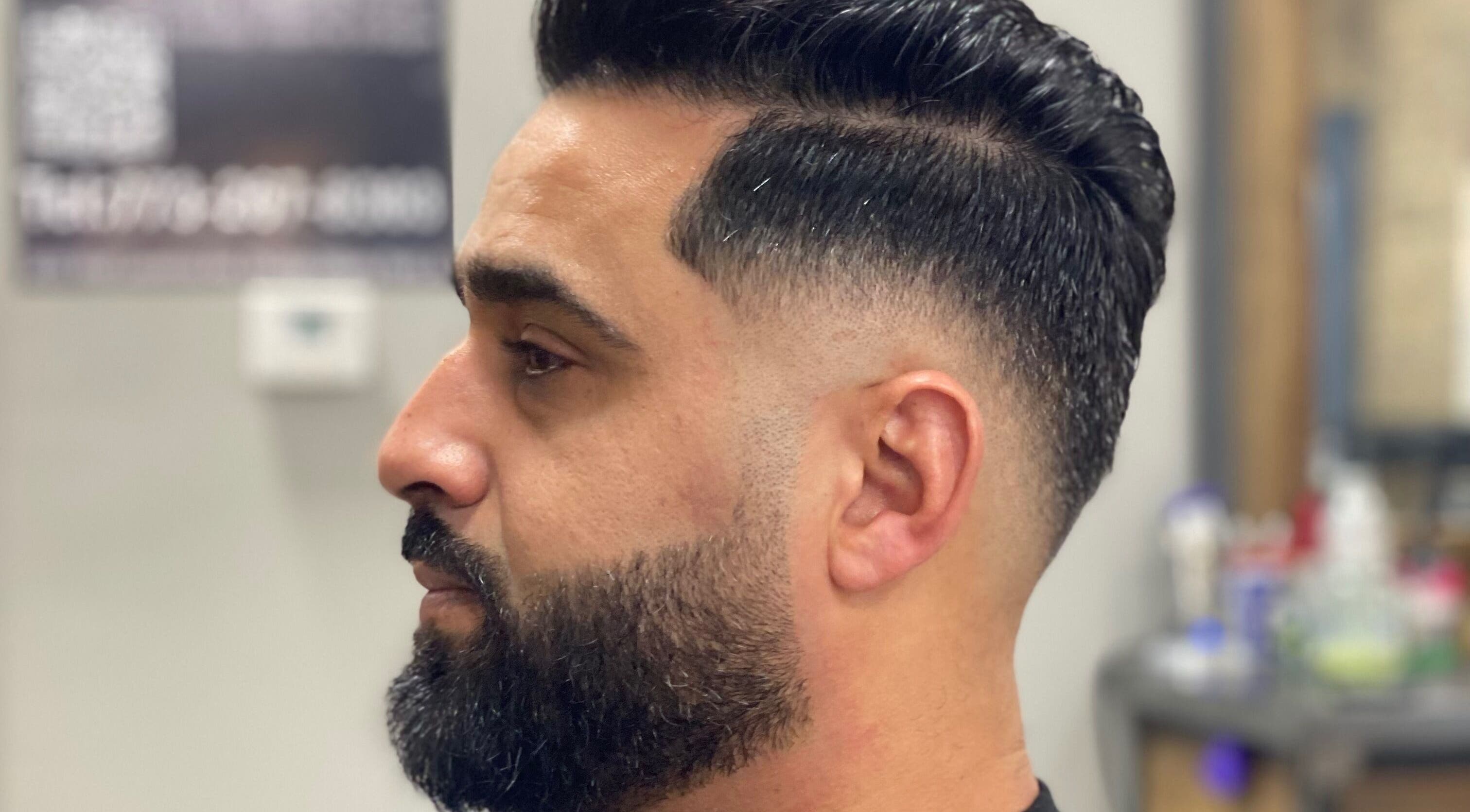 Sleek fade haircut at Johnnyblades in Chicago, Illinois, US, showcasing expert barbering skills.