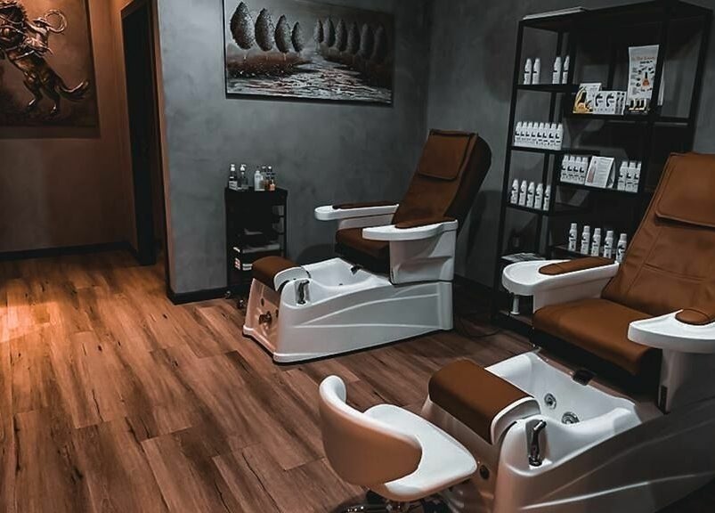 Relaxing pedicure chairs at Blade Craft, Dubai, Dubai, AE, showcasing a serene beauty environment.