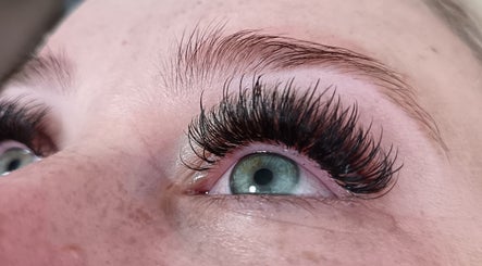 Love Lash image 3