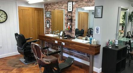 Hair Barbers and Well being at No.68 billede 3