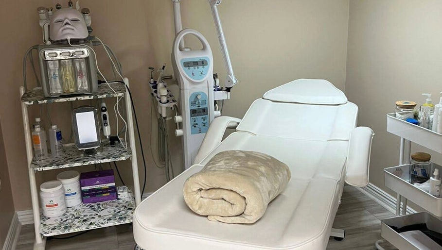 Comfortable treatment room at Harmony Medical Spa in Doral, Florida, US, featuring advanced skincare equipment.