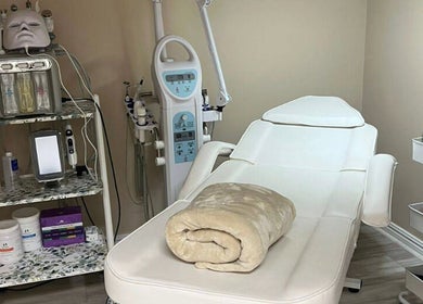 Comfortable treatment room at Harmony Medical Spa in Doral, Florida, US, featuring advanced skincare equipment.