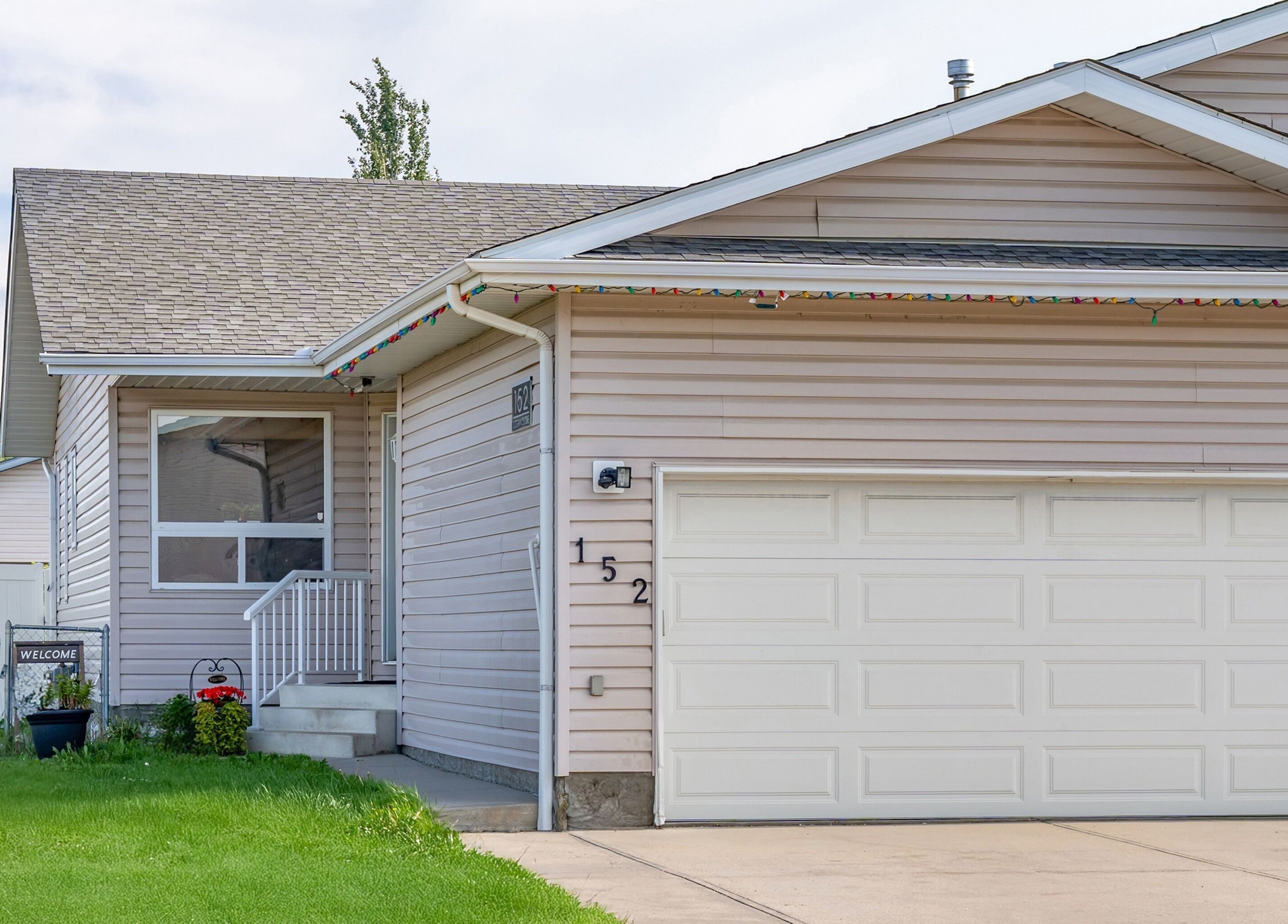 Exterior view of Massage by Anna Ltd in Red Deer, Alberta, CA showcasing a welcoming front entrance.