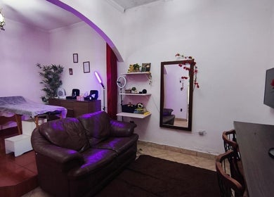 Sala aconchegante de Thânyla Mello Massagem, Terapias & Estética em Jacarei, São Paulo, BR.