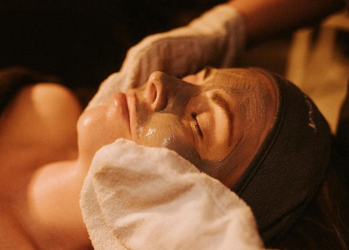 Relaxing clay face mask at Reading Room Day Spa, Lewes, England, GB for ultimate wellness experience.