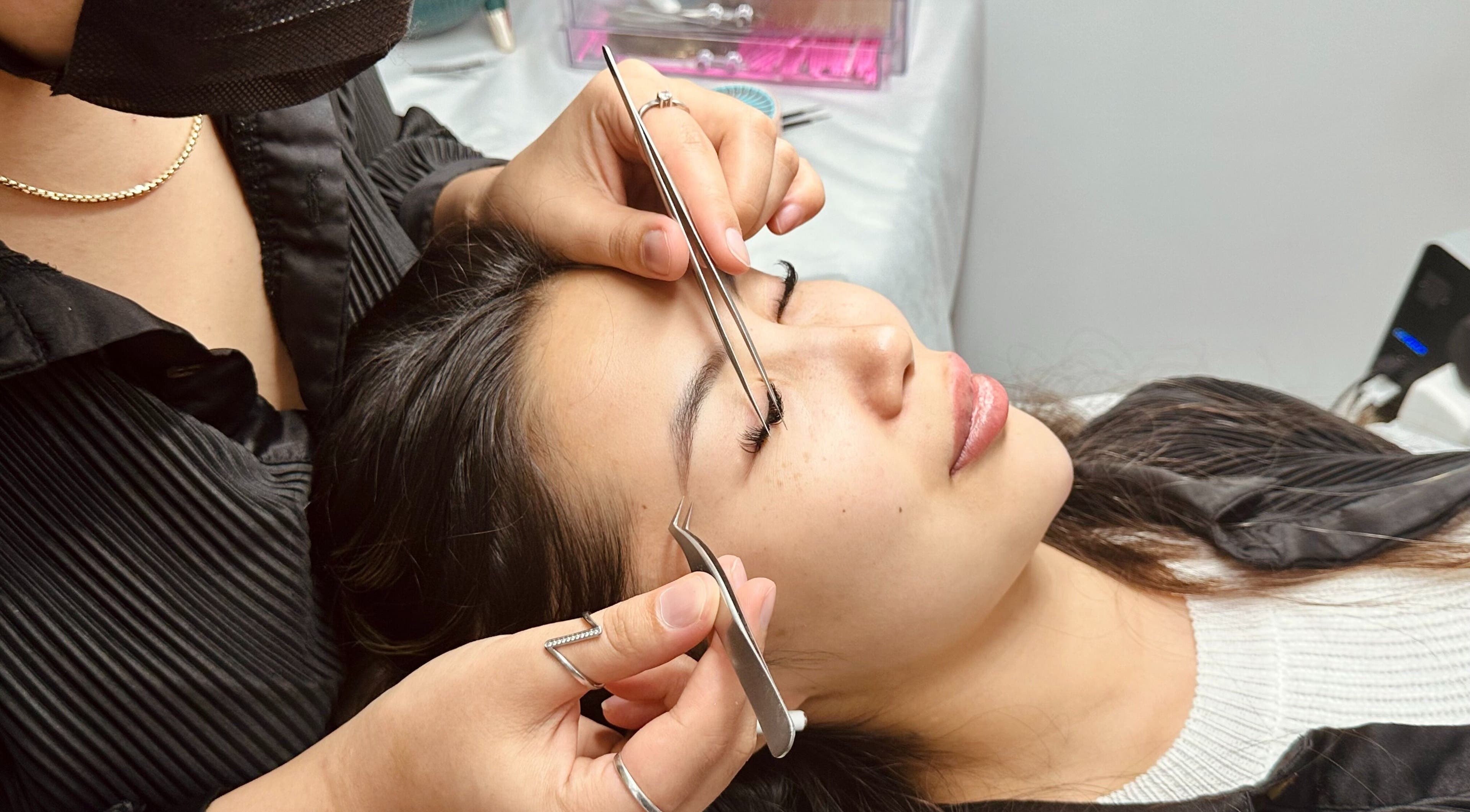 Eyelash extension application at Eyelash Secret Ladies Salon Damac Voleo, Dubai, AE, showcasing expert technique.