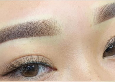 Perfectly manicured brows at VitaBrows PMU & Lash in Miami, Florida, US showcasing expert microblading.