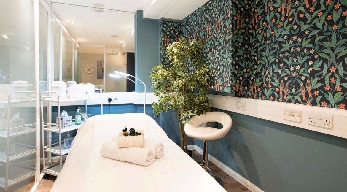 Relaxing spa room at Anir Anun Clinic in London, England, GB, featuring vivid, floral patterned walls.