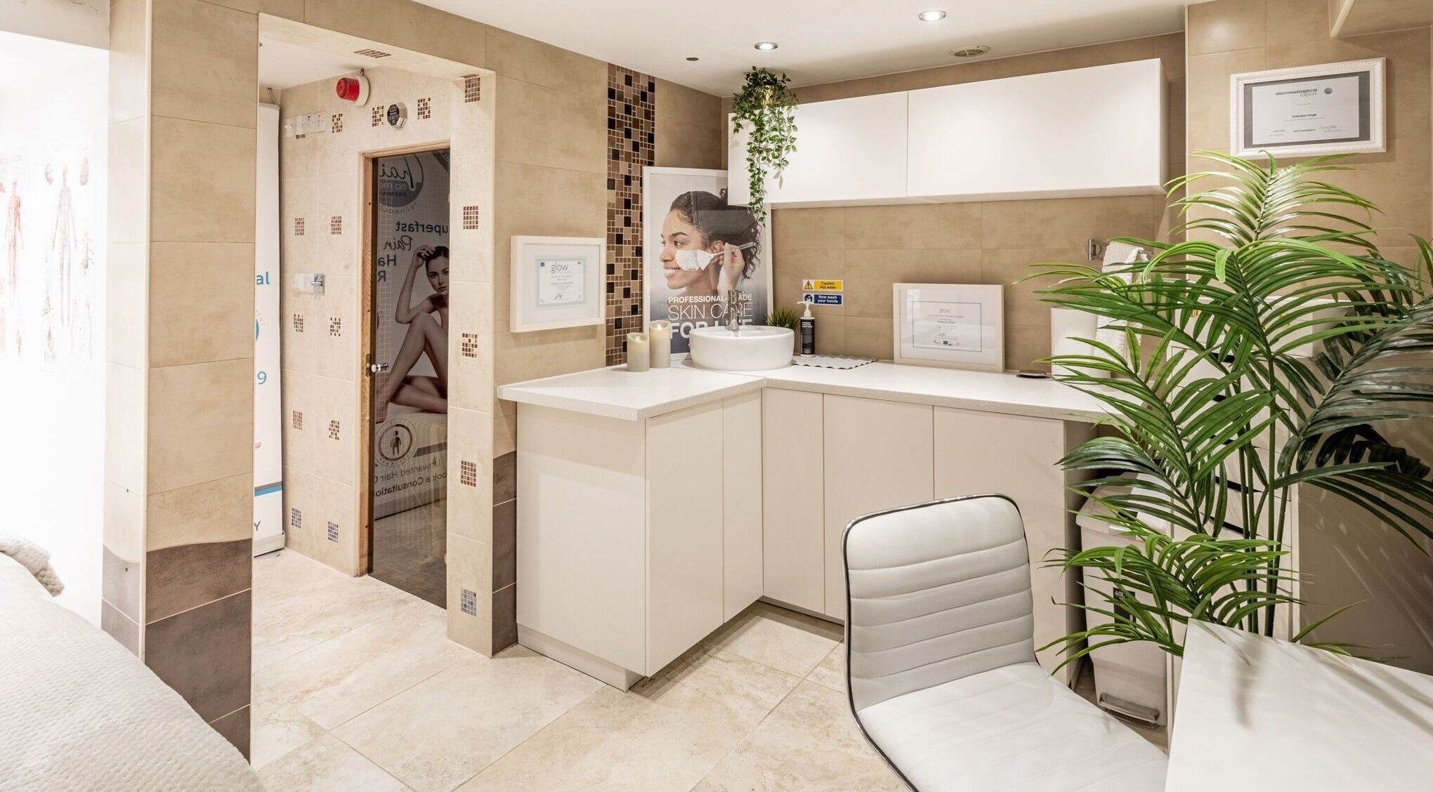 Relaxing treatment room at Anir Anun Clinic, London, England, GB featuring elegant decor and soothing ambiance.