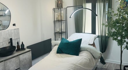 Relaxing treatment room at Bare, Southampton, England, GB with modern decor and soothing ambiance.