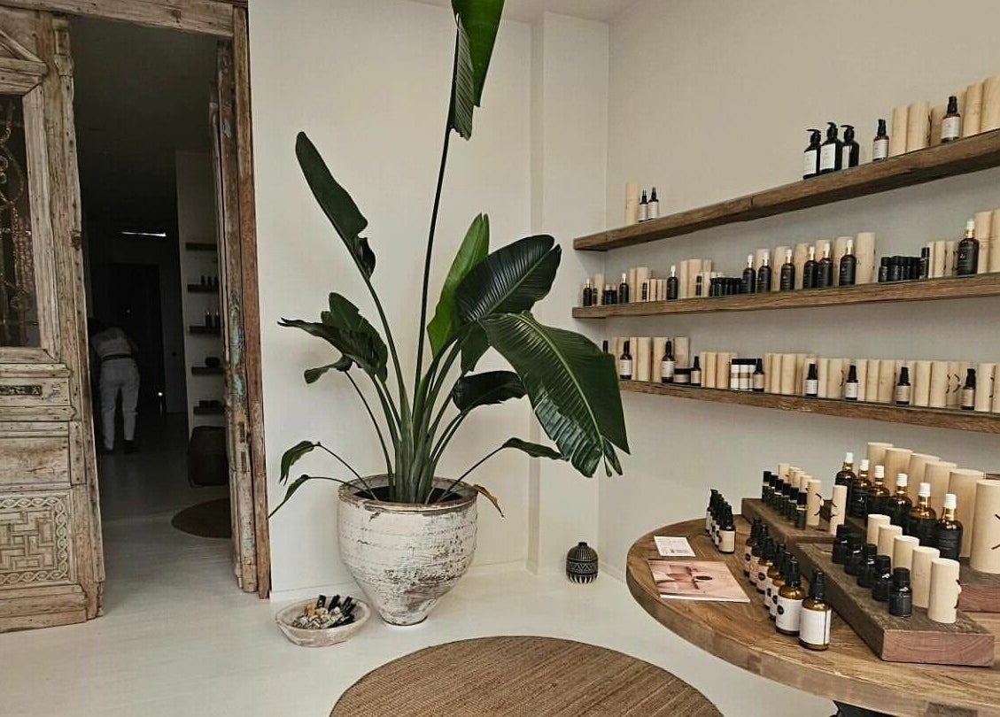 Chakana Day Spa + Wellbeing in Avalon Beach, New South Wales, AU features a calming interior with natural decor.