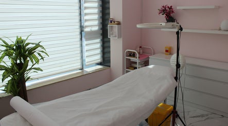 Elif Yener Beauty Salon image 3