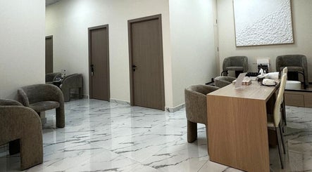 Elegant, modern interior of Skin Harmony Beauty Salon, Dubai, Dubai, AE with plush seating and marble floors.