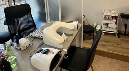 Професионално оборудвано маникюрно студио в IvyNails/IVANOVA NAILS ACADEMY, Варна, България, BG.