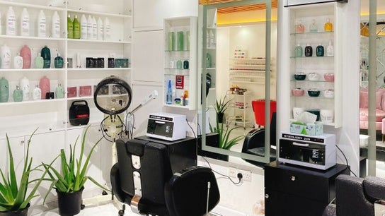 De La Motte Beauty Center - Al Warqa