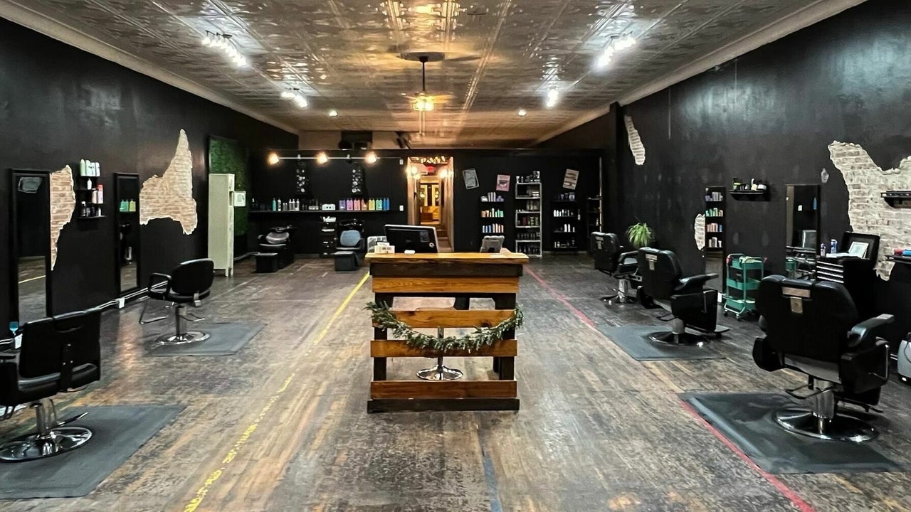 Salon, Neia's Brazilian Salon & Barber Shop