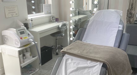 Le Brow image 2