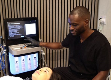HydraFacial treatment in progress at Regen Clinic Norwich, Norwich, England, GB.