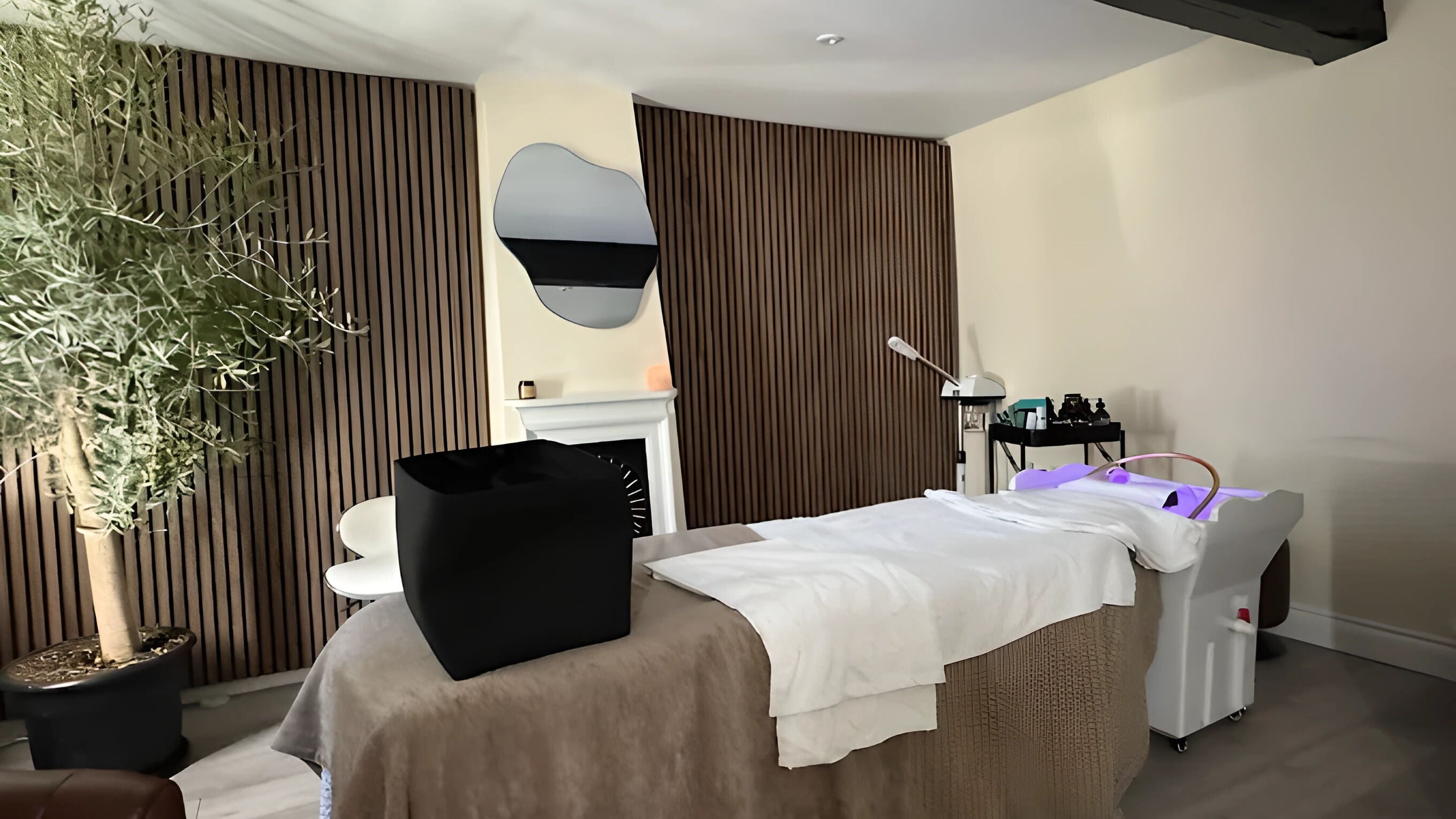 Elegant treatment room at Regen Clinic Norwich, Norwich, England, GB with sleek decor and cozy ambiance.
