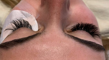 Fabulashes by Jodie image 3