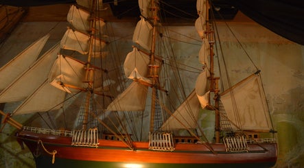 Vintage ship model displayed at R.I Studio - Hairdressers, Tattoos & Piercings, Cambridge, England, GB.