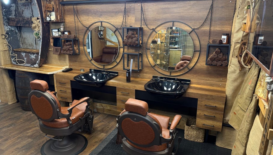Vintage barber chairs and mirrors at R.I Studio - Hairdressers, Tattoos & Piercings, Cambridge, England, GB.
