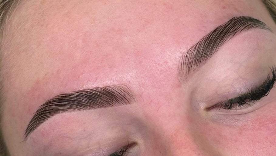 Perfectly shaped eyebrows at Da’vine Beauty Lounge, Lilydale, Victoria, AU, showcasing expert beauty treatment.