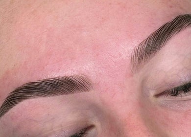 Perfectly shaped eyebrows at Da’vine Beauty Lounge, Lilydale, Victoria, AU, showcasing expert beauty treatment.