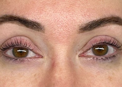 Perfectly shaped brows at Da’vine Beauty Lounge, Lilydale, Victoria, AU offering expert eyebrow services.