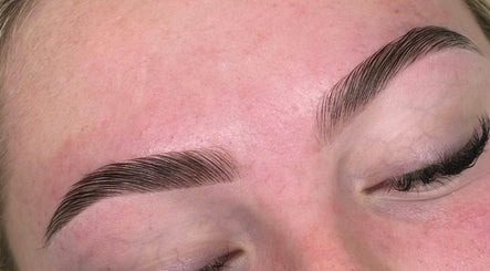 Expertly shaped eyebrows at Da’vine Beauty Lounge, Lilydale, Victoria, AU for a polished look.